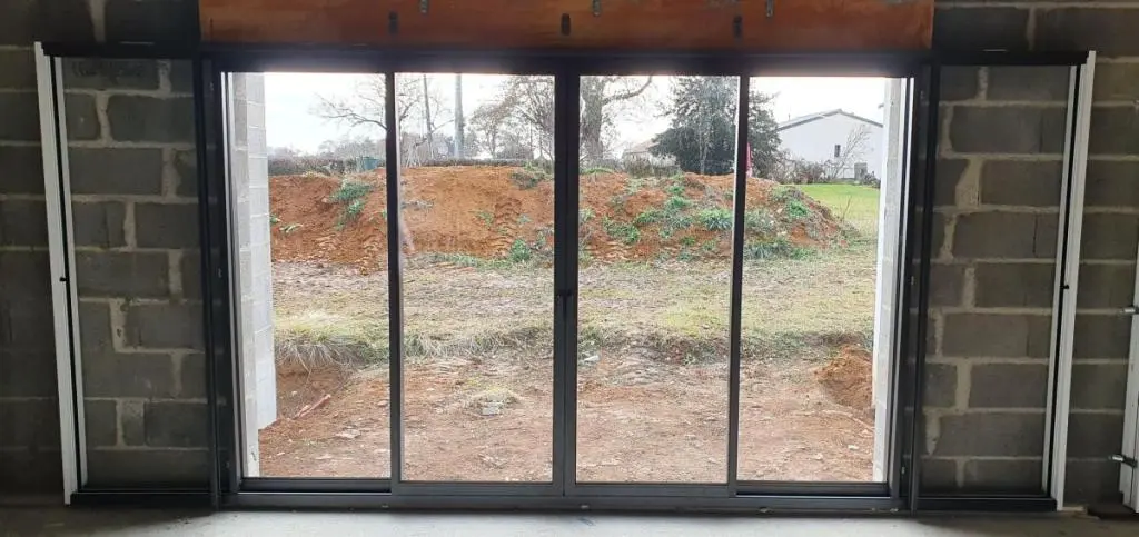 Réalisation de menuiserie extérieure par Dtoits86, entreprise de couverture à Poitiers