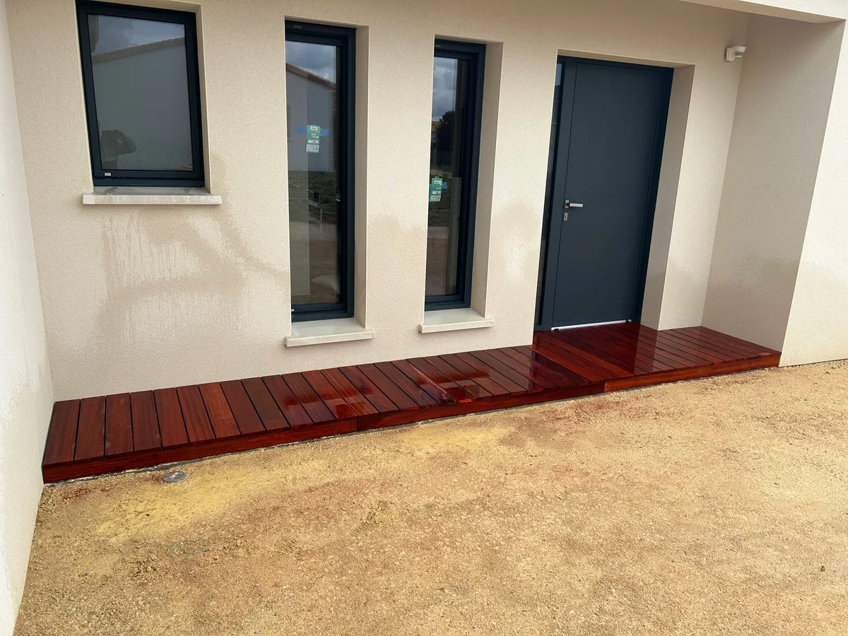 Réalisation de terrasse par Dtoits86, entreprise de couverture à Poitiers